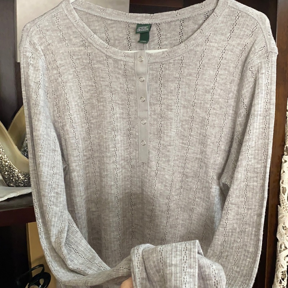 Long sleeve gray top